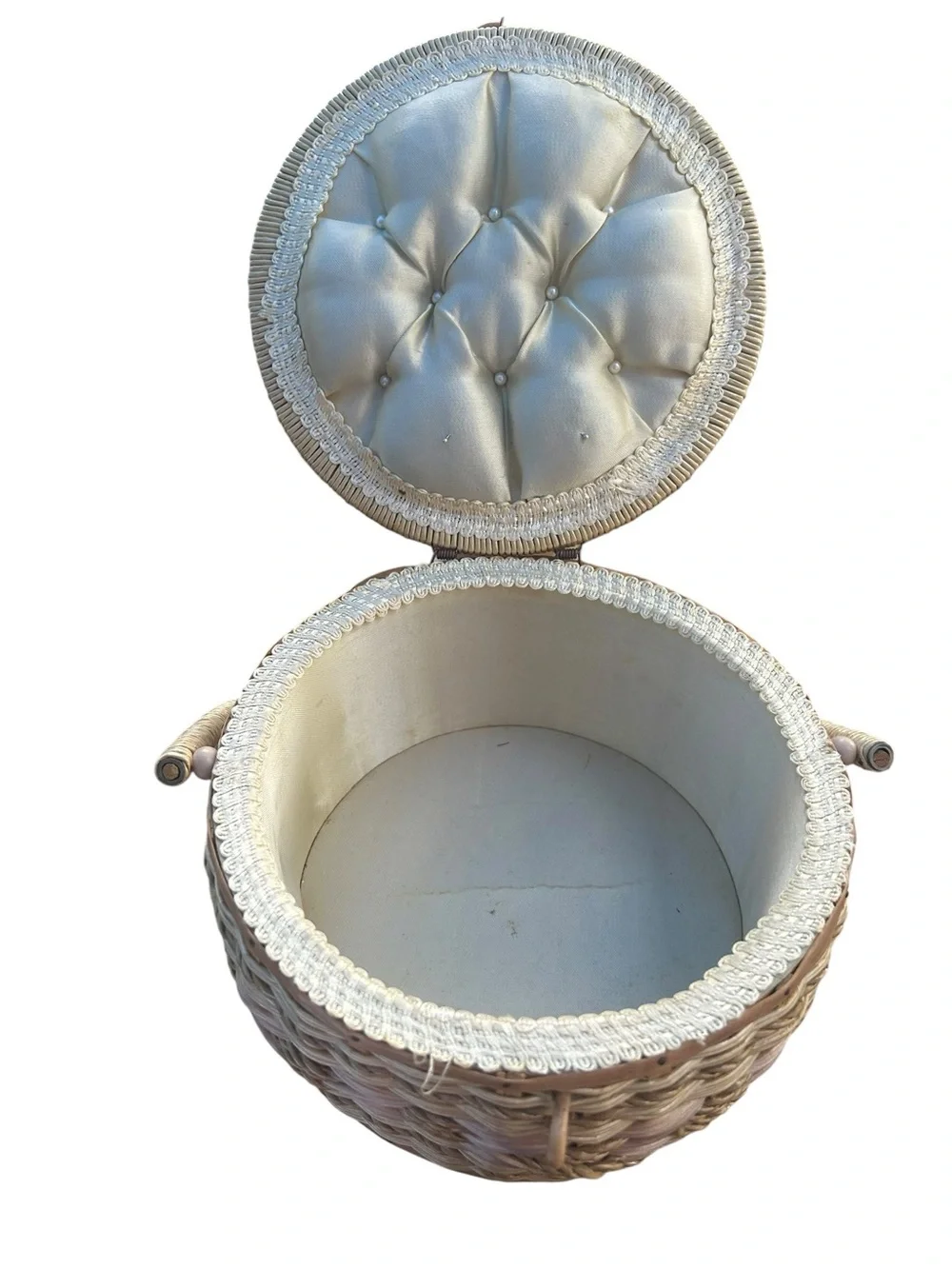 vintage wicker sewing basket,